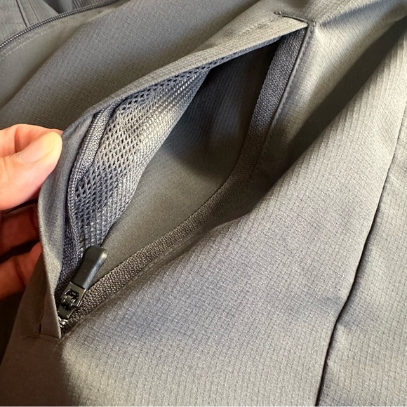 Men’s Voyager Windbreaker Jacket LARGE - Picture 9 of 11